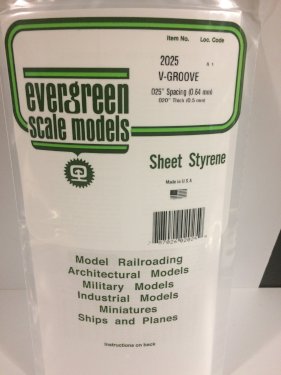 Evergreen Styrenplade, 0,50 mm m/ 0,64 mm V-riller, 15 x 30 cm
